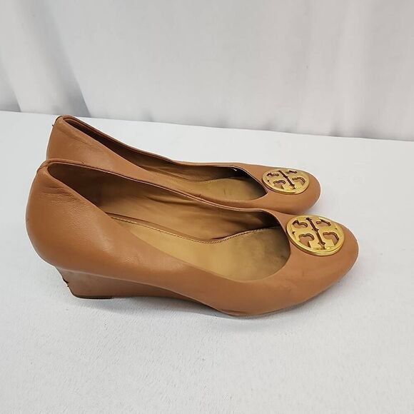 Tory Burch Size 6.5 Chelsea Wedge Pumps  Tan Leather Medallion Round Toe Comfort - Picture 3 of 11